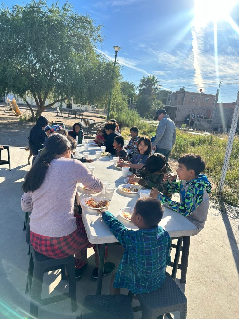 Invitan alumnos de Unison a colaborar con proyecto en desayunador en Las Peredas