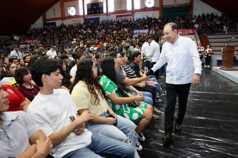 Amplía Gobernador Durazo convocatoria de Becas Sonora de Oportunidades para universidades públicas