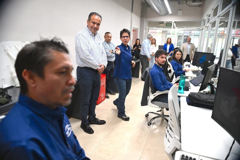 Reconoce Toño Astiazarán talento local que trabaja en vehículo eléctrico multipropósito