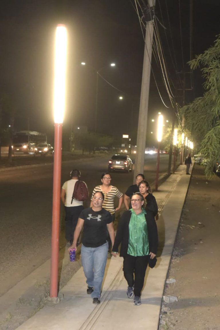 Invierte Toño Astiazarán en seguridad de las familias con tramos iluminados de Camina Segura