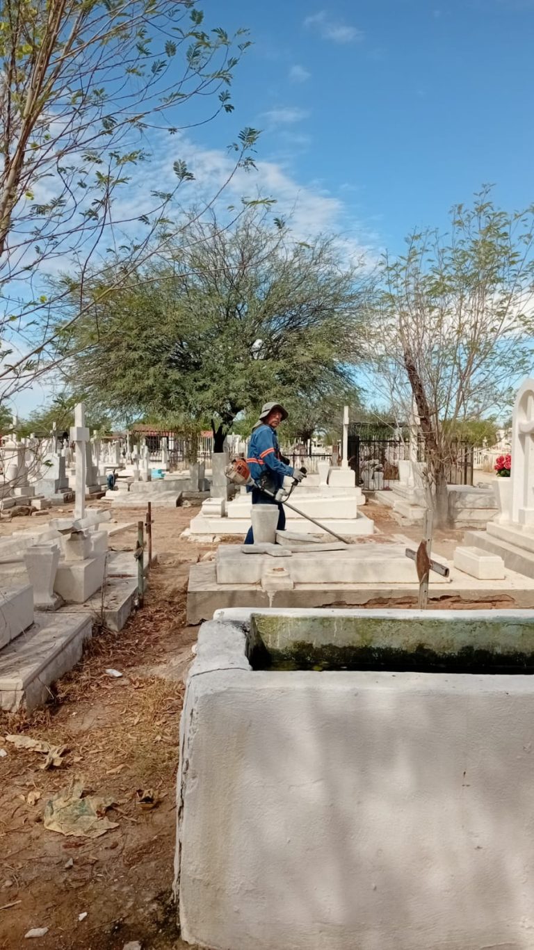 Realiza Gobierno de Hermosillo limpieza en panteones con motivo del 10 de mayo